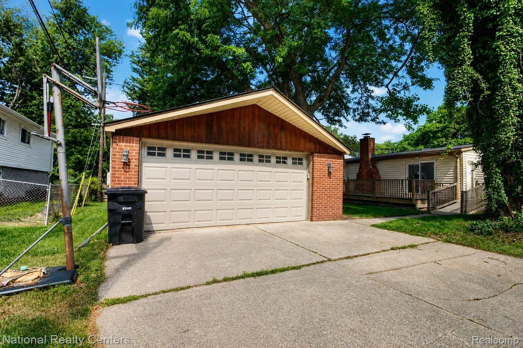 32405 Lyndon Street Livonia City MI 48154