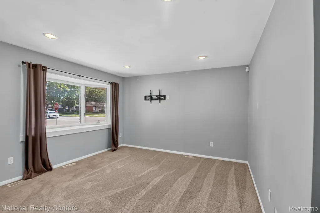 32405 Lyndon Street Livonia City MI 48154