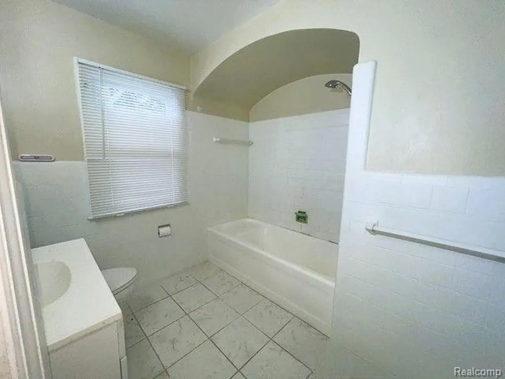 16842 Greenview Avenue Detroit City MI 48219