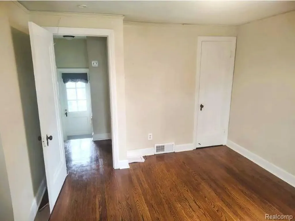16842 Greenview Avenue Detroit City MI 48219
