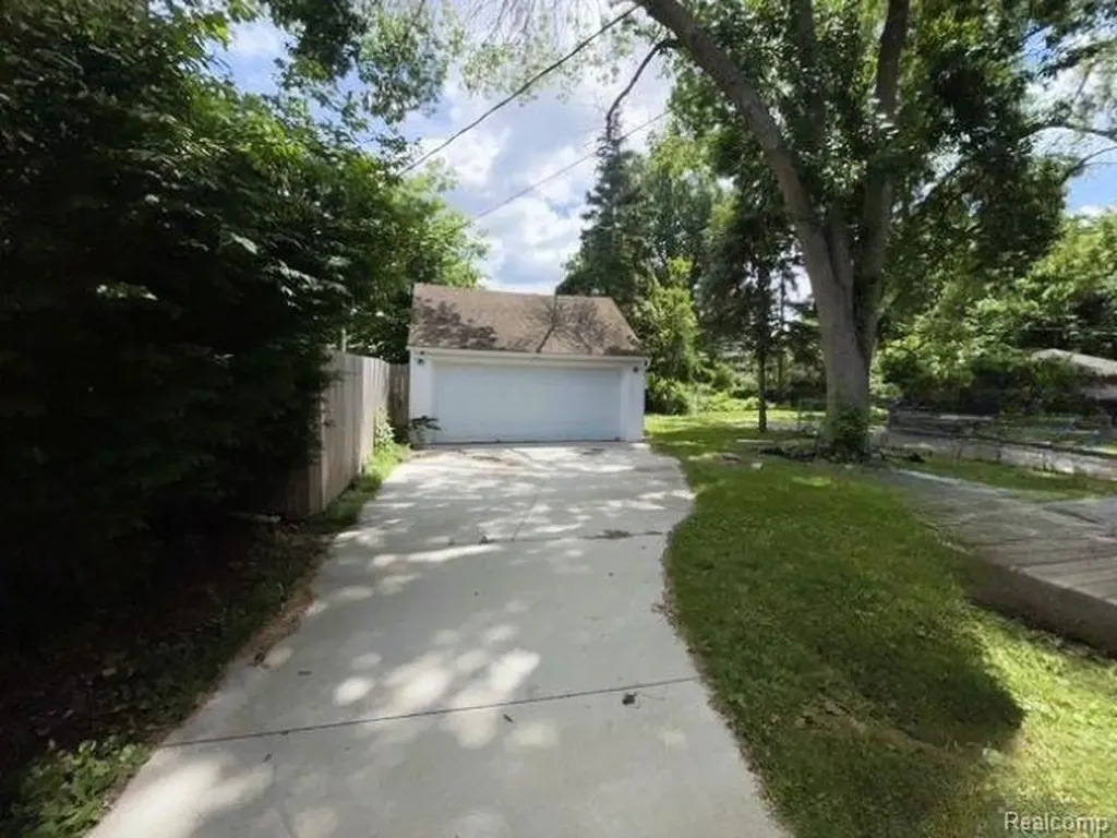 16842 Greenview Avenue Detroit City MI 48219
