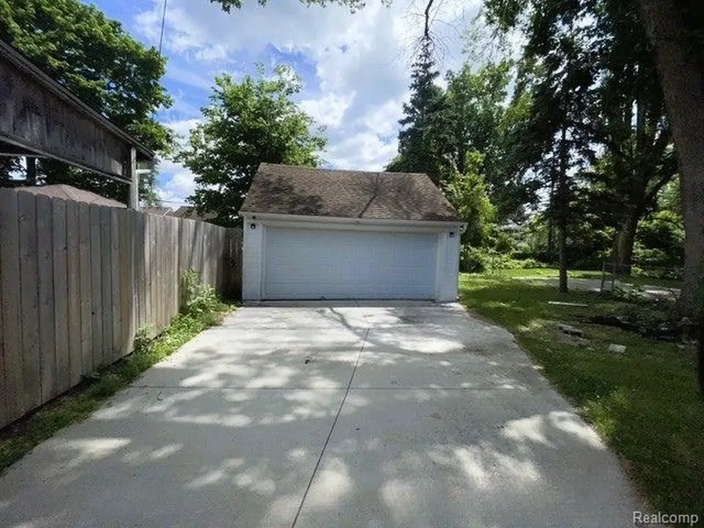 16842 Greenview Avenue Detroit City MI 48219
