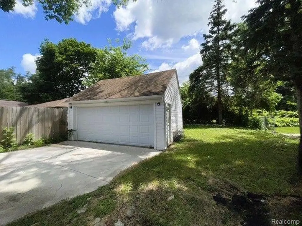 16842 Greenview Avenue Detroit City MI 48219