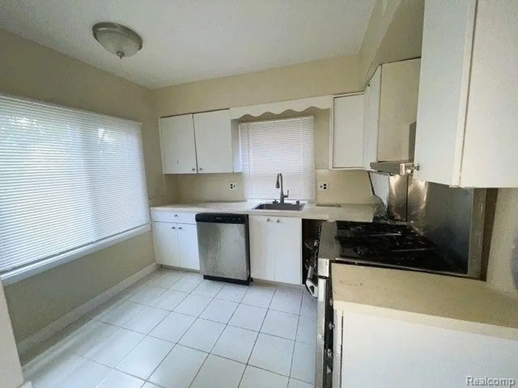 16842 Greenview Avenue Detroit City MI 48219