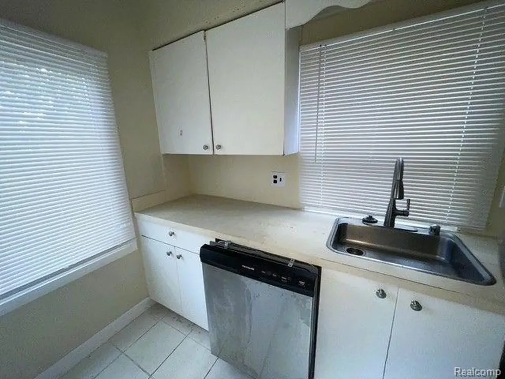16842 Greenview Avenue Detroit City MI 48219