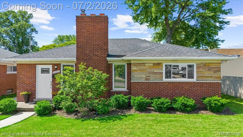 22306 Rosedale Street St. Clair Shores City MI 48080