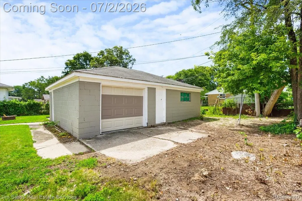22306 Rosedale Street St. Clair Shores City MI 48080