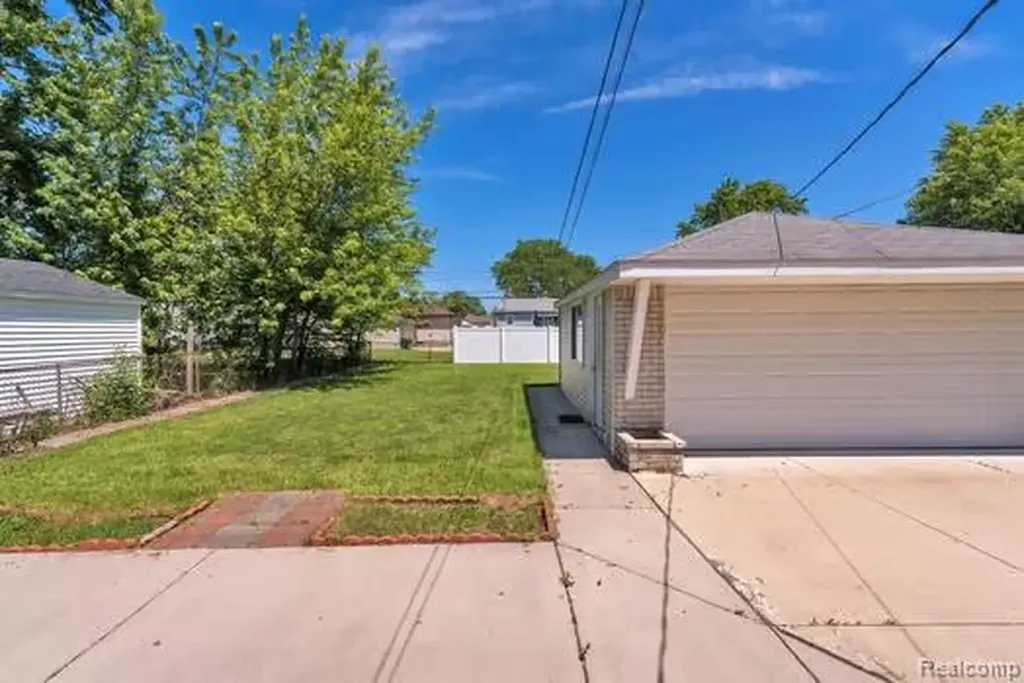 28430 Florence Street Garden City City MI 48135