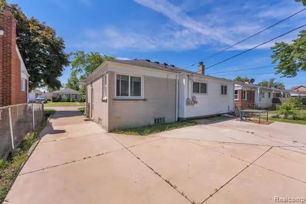 28430 Florence Street Garden City City MI 48135