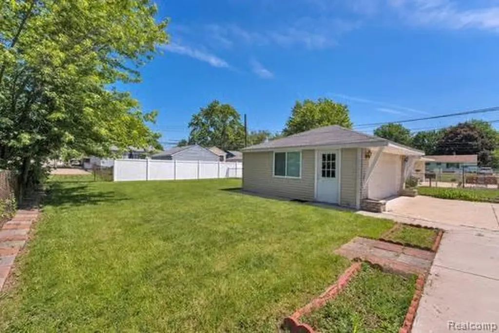 28430 Florence Street Garden City City MI 48135