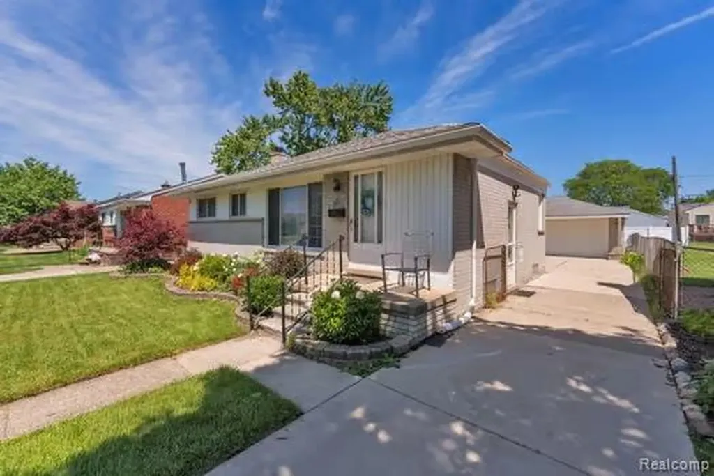 28430 Florence Street Garden City City MI 48135
