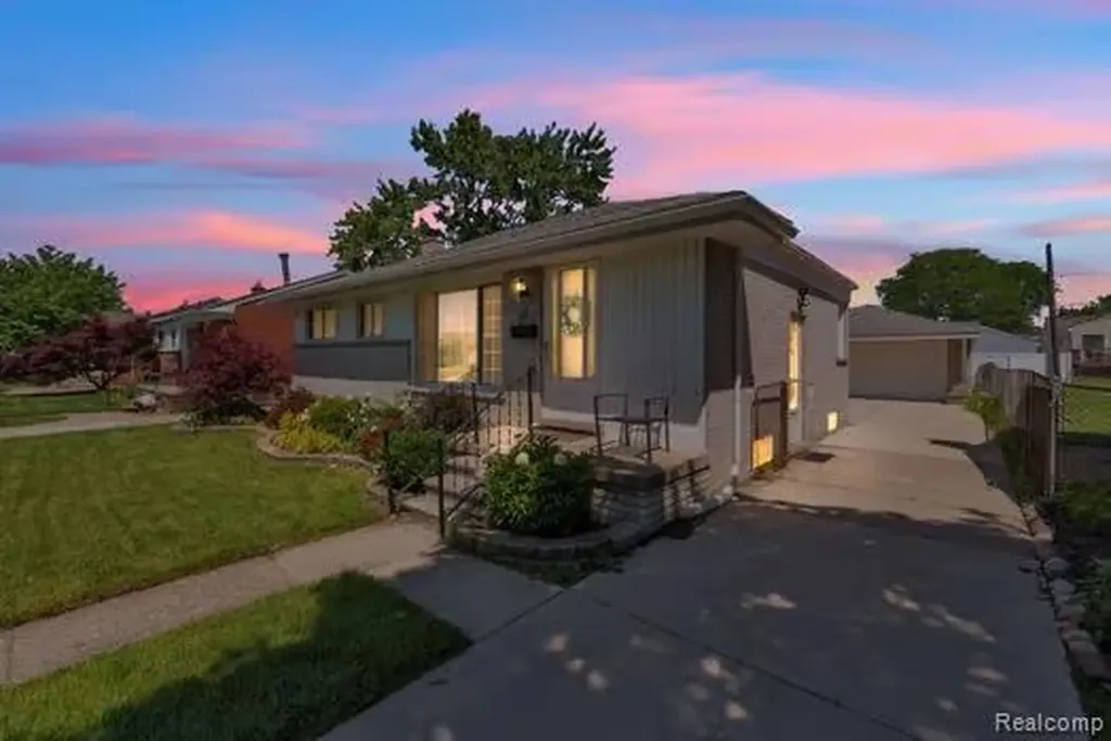 28430 Florence Street Garden City City MI 48135