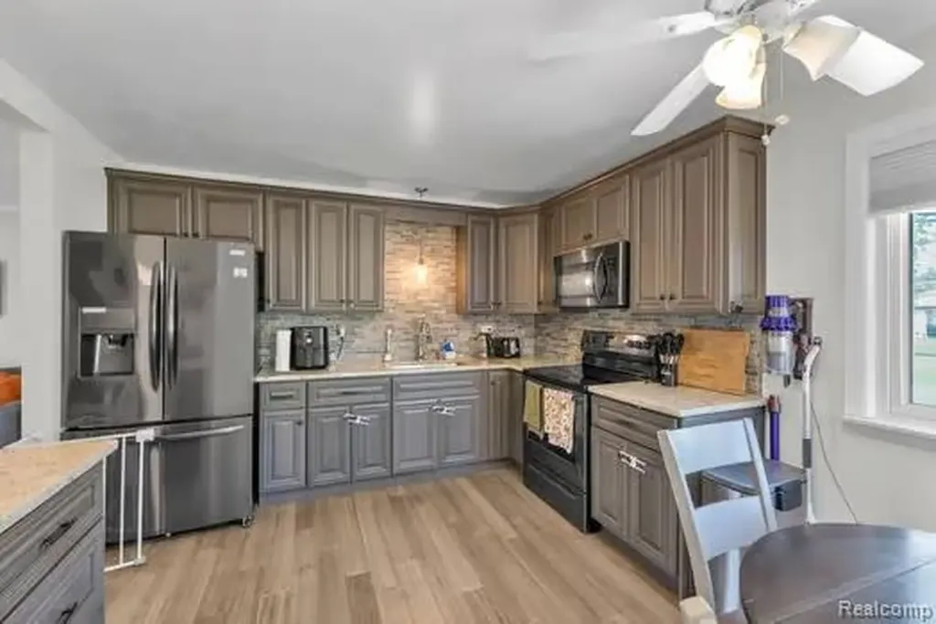 28430 Florence Street Garden City City MI 48135