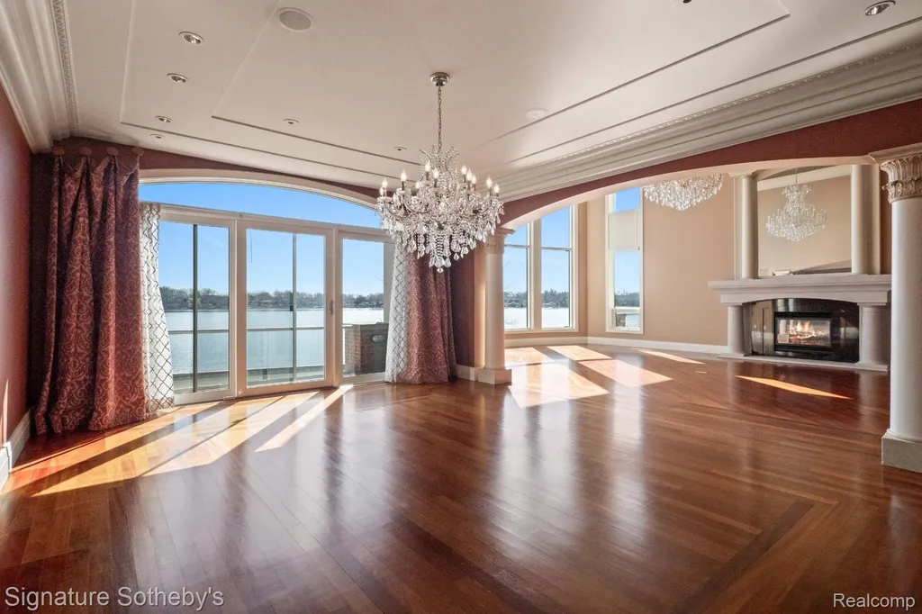 82 Chateaux Du Lac Fenton Charter Township MI 48430