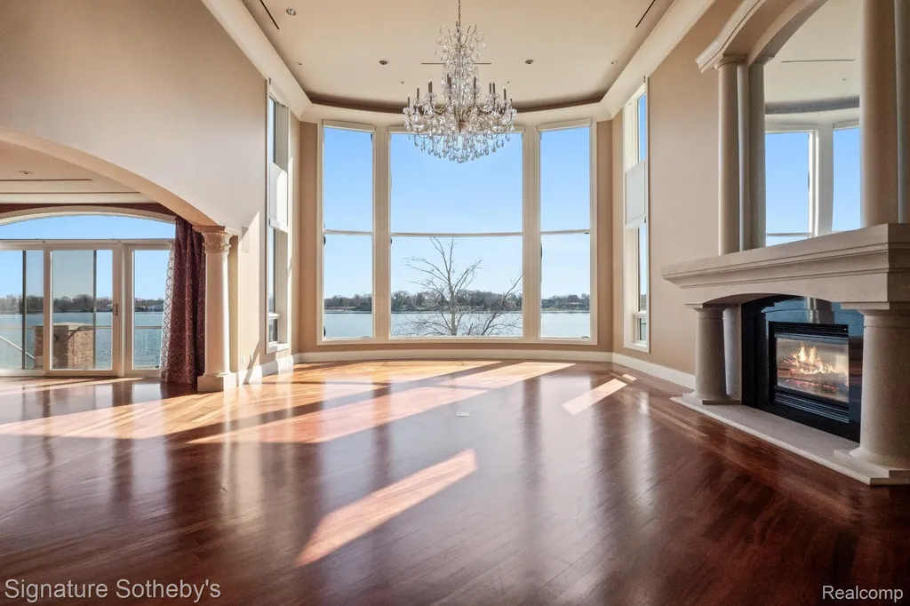 82 Chateaux Du Lac Fenton Charter Township MI 48430