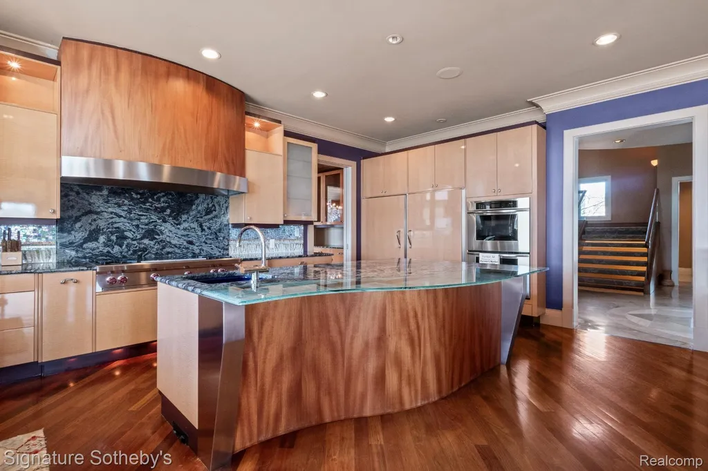 82 Chateaux Du Lac Fenton Charter Township MI 48430