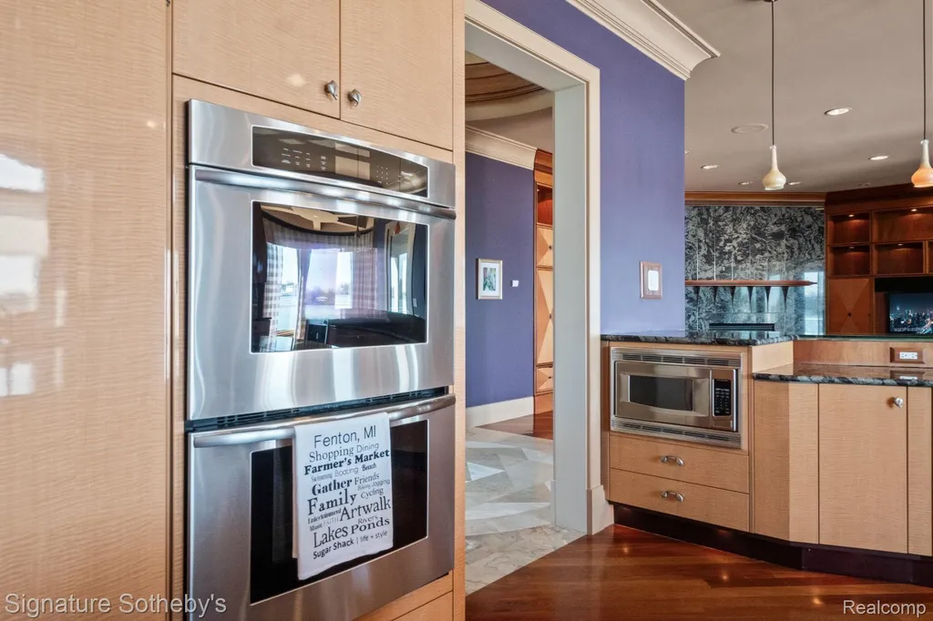 82 Chateaux Du Lac Fenton Charter Township MI 48430