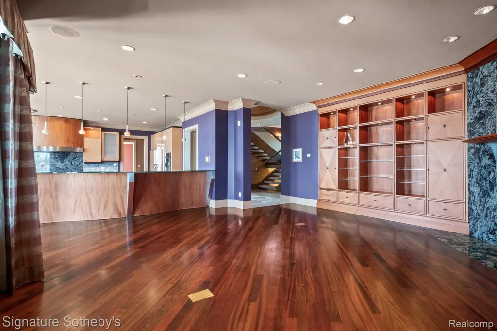 82 Chateaux Du Lac Fenton Charter Township MI 48430