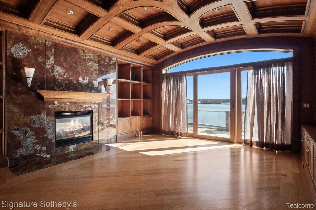 82 Chateaux Du Lac Fenton Charter Township MI 48430
