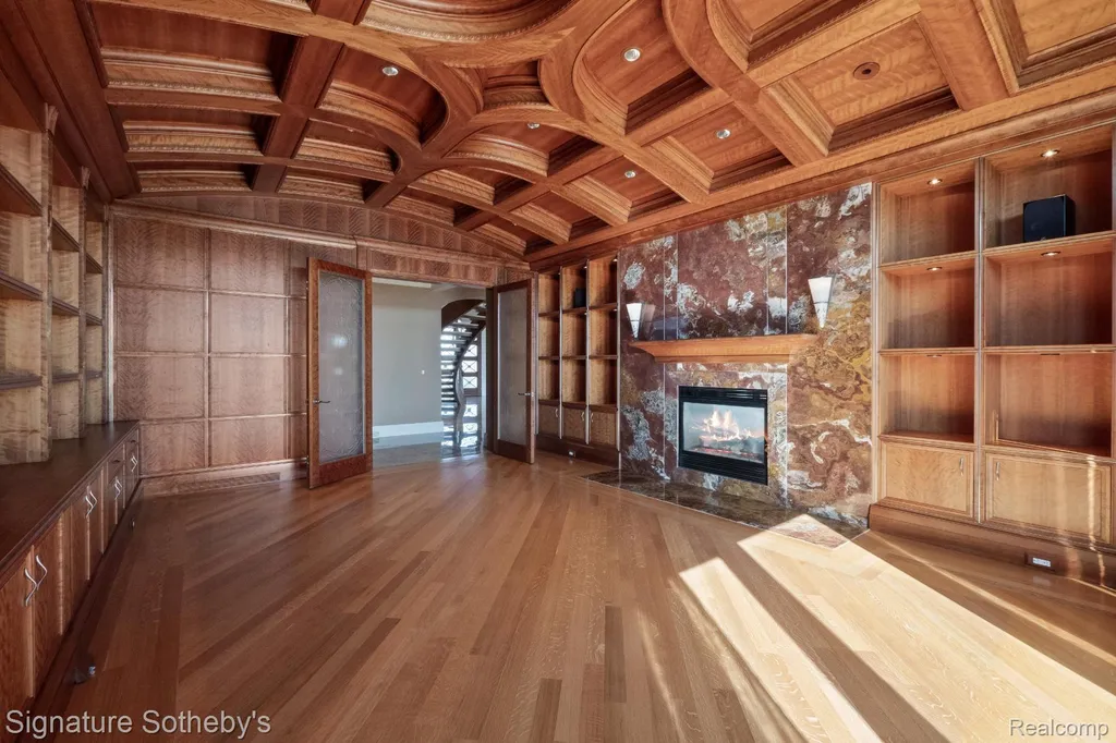 82 Chateaux Du Lac Fenton Charter Township MI 48430