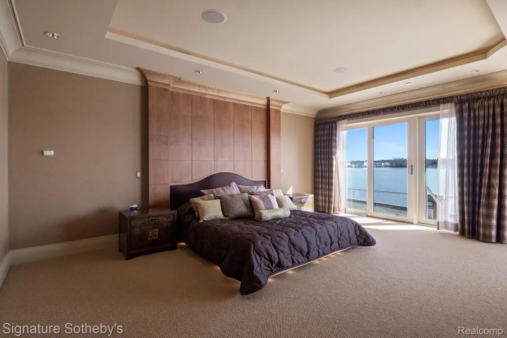 82 Chateaux Du Lac Fenton Charter Township MI 48430