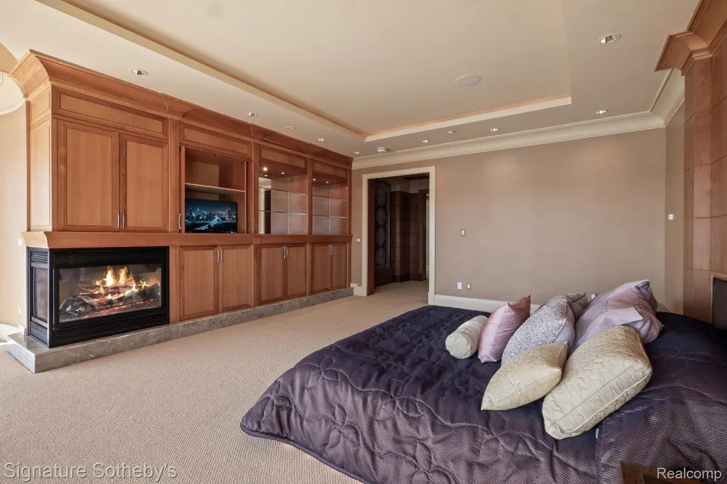 82 Chateaux Du Lac Fenton Charter Township MI 48430