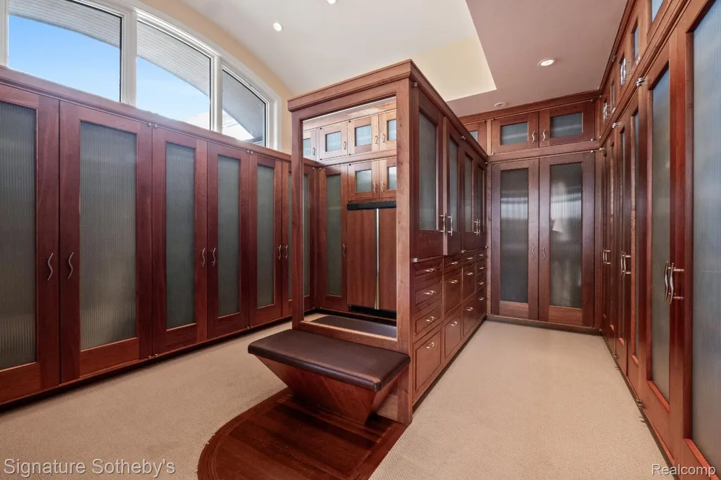 82 Chateaux Du Lac Fenton Charter Township MI 48430