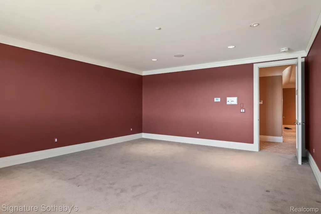 82 Chateaux Du Lac Fenton Charter Township MI 48430