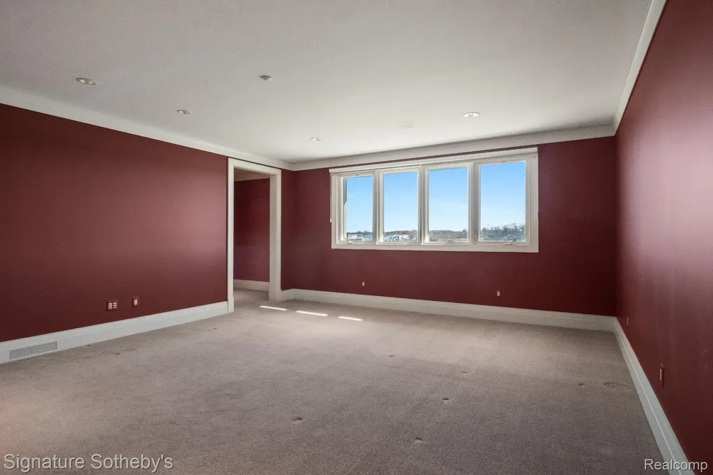 82 Chateaux Du Lac Fenton Charter Township MI 48430