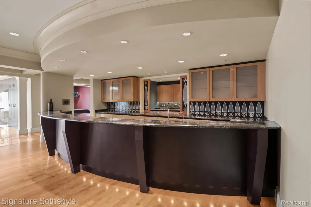 82 Chateaux Du Lac Fenton Charter Township MI 48430