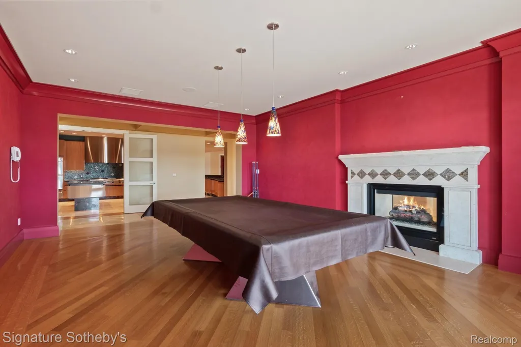 82 Chateaux Du Lac Fenton Charter Township MI 48430