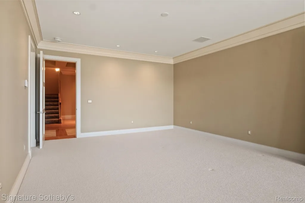 82 Chateaux Du Lac Fenton Charter Township MI 48430