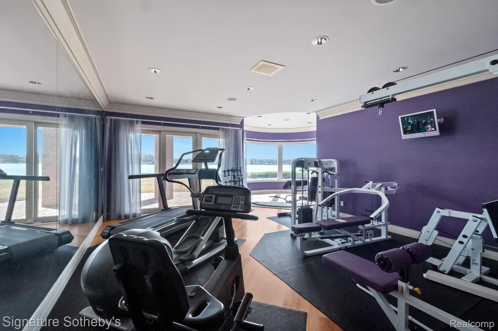 82 Chateaux Du Lac Fenton Charter Township MI 48430