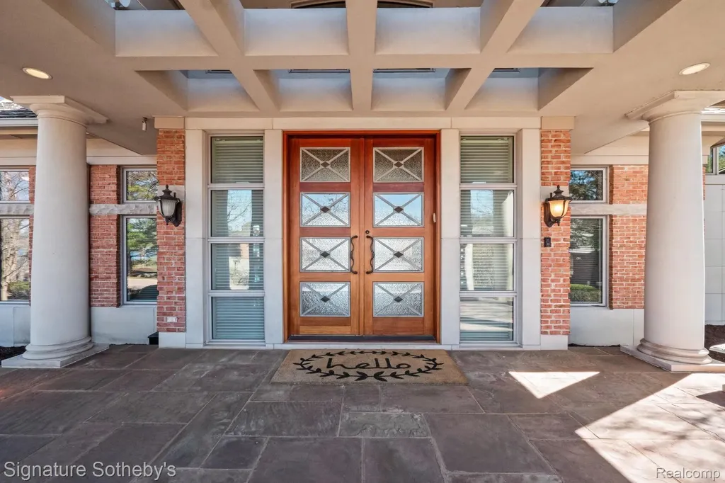 82 Chateaux Du Lac Fenton Charter Township MI 48430