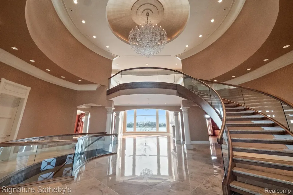 82 Chateaux Du Lac Fenton Charter Township MI 48430