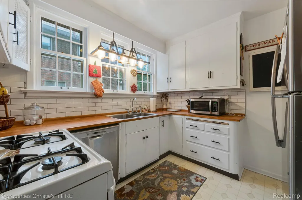 18417 Wildemere Street Detroit City MI 48221