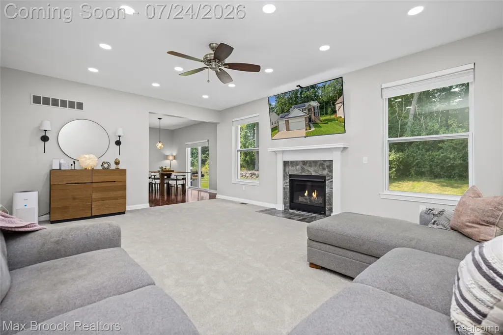 8012 Ivy Glen Park Lane White Lake Charter Township MI 48386