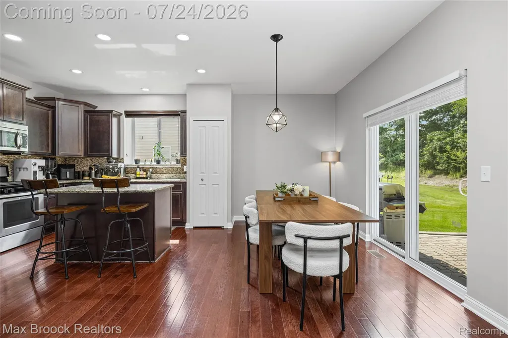 8012 Ivy Glen Park Lane White Lake Charter Township MI 48386