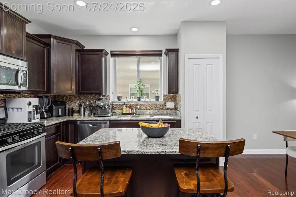 8012 Ivy Glen Park Lane White Lake Charter Township MI 48386
