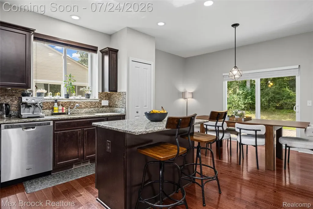 8012 Ivy Glen Park Lane White Lake Charter Township MI 48386
