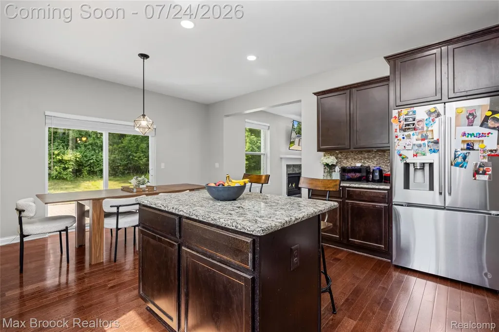 8012 Ivy Glen Park Lane White Lake Charter Township MI 48386