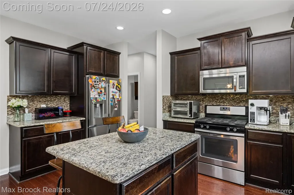 8012 Ivy Glen Park Lane White Lake Charter Township MI 48386