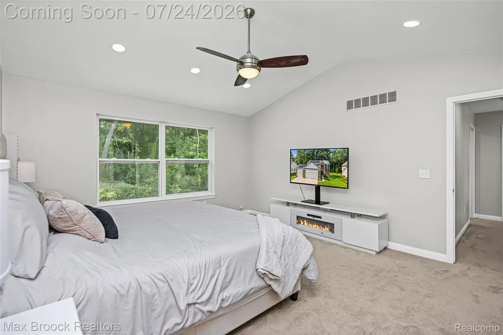 8012 Ivy Glen Park Lane White Lake Charter Township MI 48386