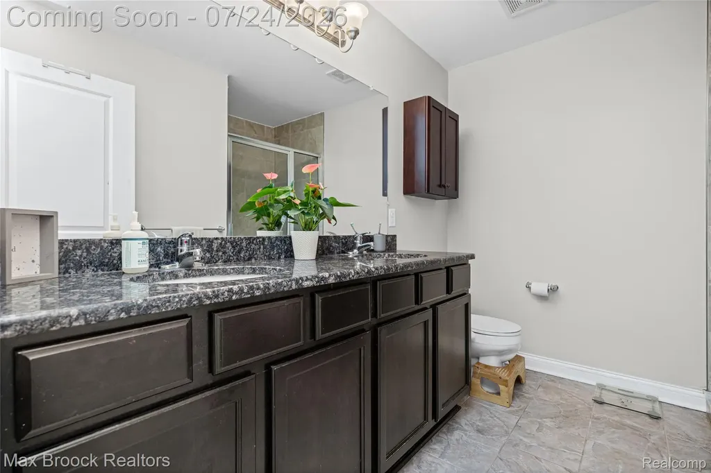 8012 Ivy Glen Park Lane White Lake Charter Township MI 48386