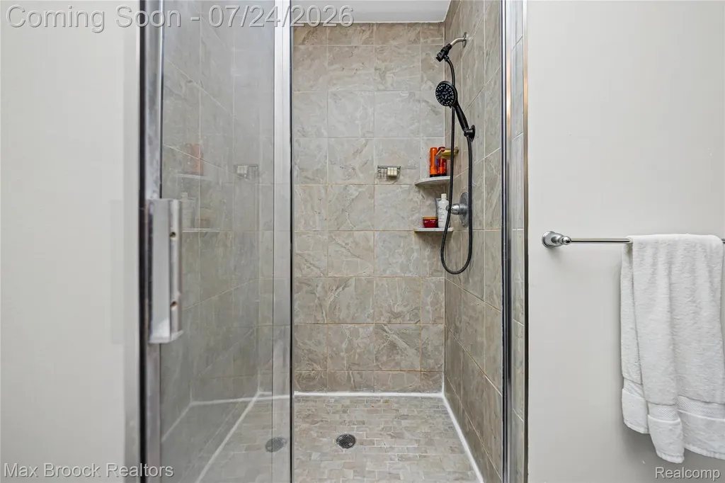 8012 Ivy Glen Park Lane White Lake Charter Township MI 48386