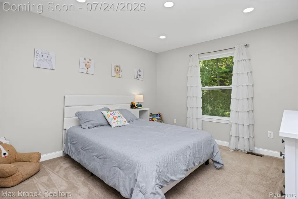 8012 Ivy Glen Park Lane White Lake Charter Township MI 48386