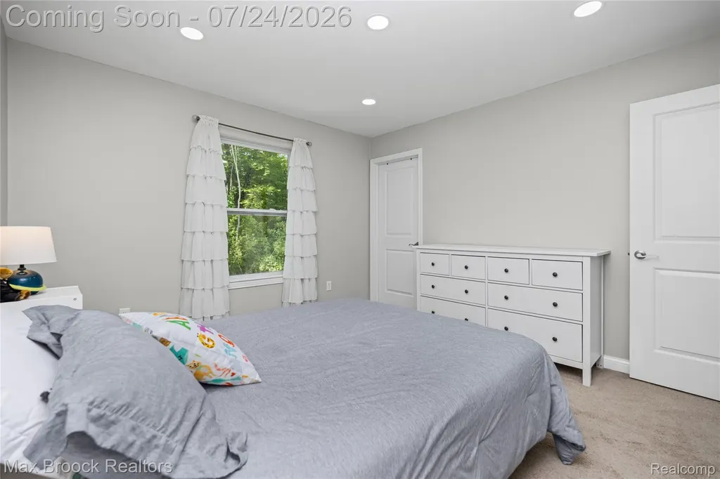 8012 Ivy Glen Park Lane White Lake Charter Township MI 48386
