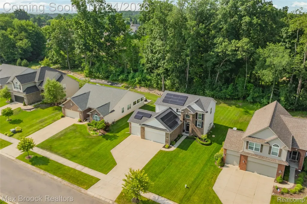 8012 Ivy Glen Park Lane White Lake Charter Township MI 48386