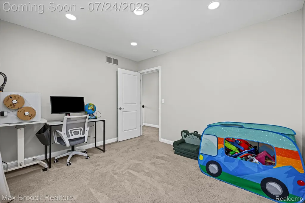 8012 Ivy Glen Park Lane White Lake Charter Township MI 48386
