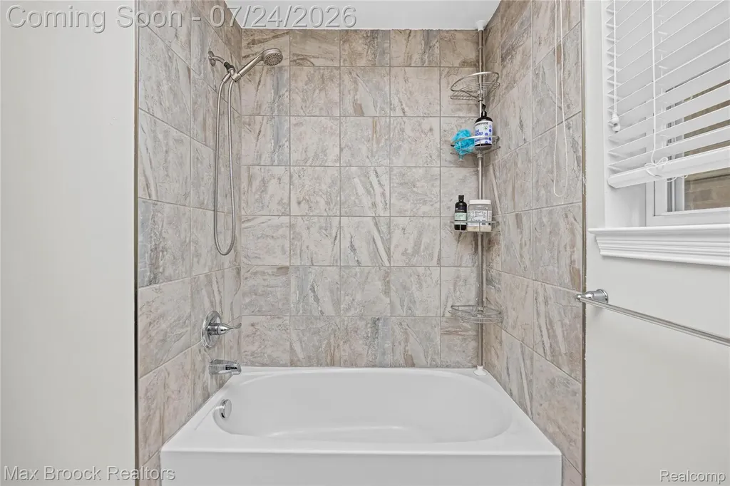8012 Ivy Glen Park Lane White Lake Charter Township MI 48386